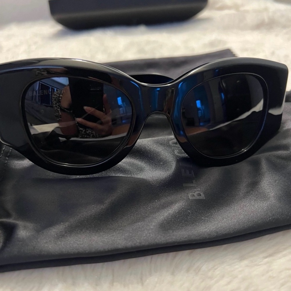 Balenciaga Black Sunglasses - Picture 4 of 12